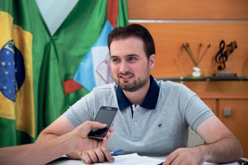 prefeito-eduardo-staudt-comemora-instalacao-de-nova-empresa-em-missal